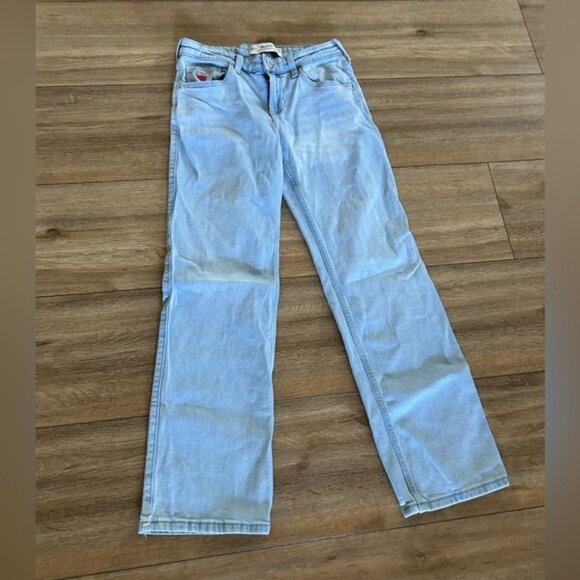 Hollister Sz 2R Strawberry Embroidered Low Rise Relaxed Straight Jeans - Picture 3 of 16